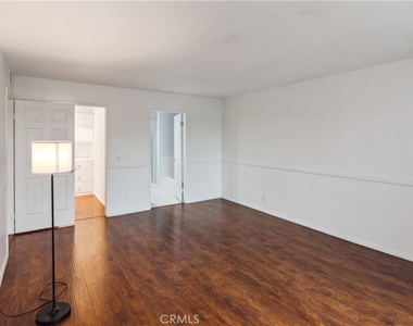 8710 Independence Avenue - Photo Thumbnail 12