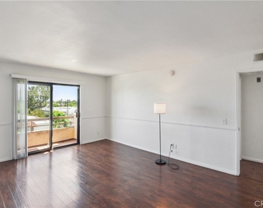 8710 Independence Avenue - Photo Thumbnail 15