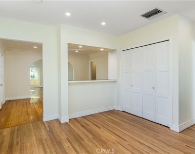 1094 S Plymouth - Photo Thumbnail 7