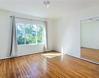 1094 S Plymouth - Photo Thumbnail 13