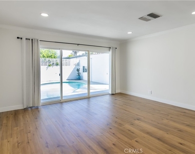 1094 S Plymouth - Photo Thumbnail 14