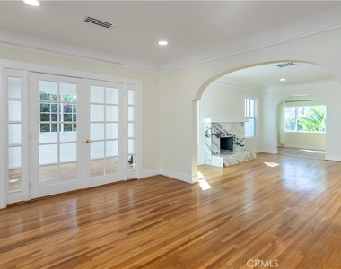 1094 S Plymouth - Photo Thumbnail 3