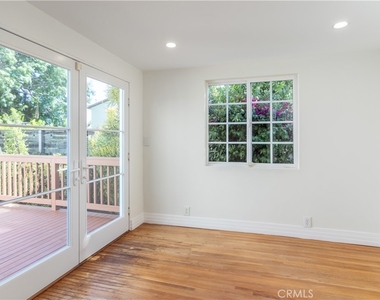 1094 S Plymouth - Photo Thumbnail 9