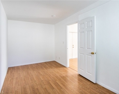 1094 S Plymouth - Photo Thumbnail 20