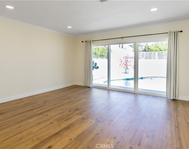 1094 S Plymouth - Photo Thumbnail 15