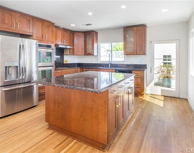 1094 S Plymouth - Photo Thumbnail 10