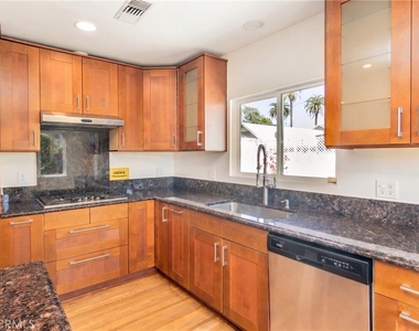 1094 S Plymouth - Photo Thumbnail 11