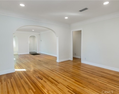 1094 S Plymouth - Photo Thumbnail 5
