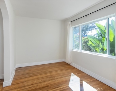 1094 S Plymouth - Photo Thumbnail 6