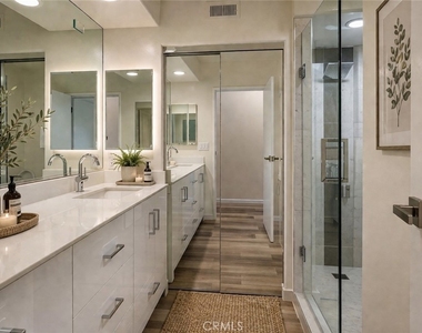5226 Medina Road - Photo Thumbnail 17