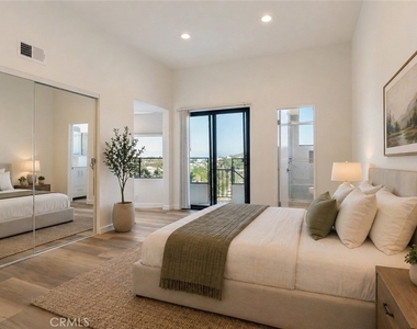 5226 Medina Road - Photo Thumbnail 19