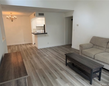 22330 Victory Boulevard - Photo Thumbnail 8
