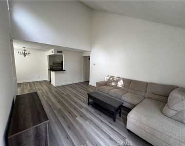 22330 Victory Boulevard - Photo Thumbnail 1
