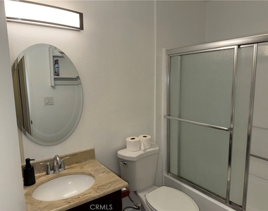 22330 Victory Boulevard - Photo Thumbnail 17