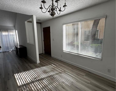 22330 Victory Boulevard - Photo Thumbnail 11