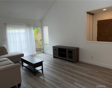 22330 Victory Boulevard - Photo Thumbnail 10