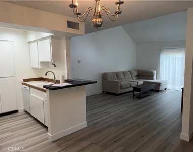 22330 Victory Boulevard - Photo Thumbnail 9