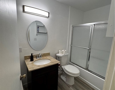 22330 Victory Boulevard - Photo Thumbnail 7
