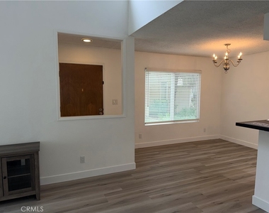 22330 Victory Boulevard - Photo Thumbnail 11