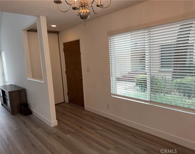 22330 Victory Boulevard - Photo Thumbnail 7