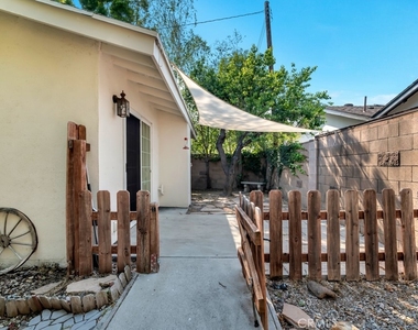 23101 Lanark Street - Photo Thumbnail 11