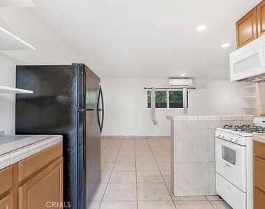 23101 Lanark Street - Photo Thumbnail 3
