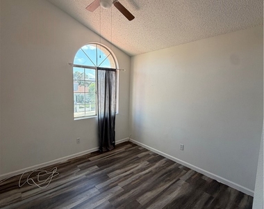1715 Boysenberry Way - Photo Thumbnail 10