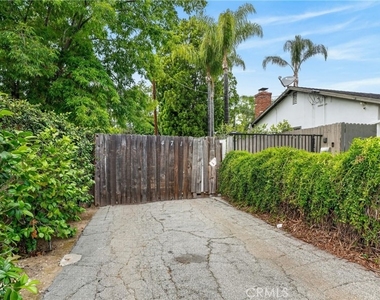 4711 Tyrone - Photo Thumbnail 14