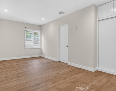 4711 Tyrone - Photo Thumbnail 38