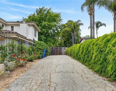 4711 Tyrone - Photo Thumbnail 12