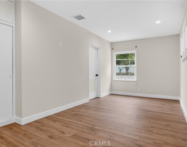 4711 Tyrone - Photo Thumbnail 42