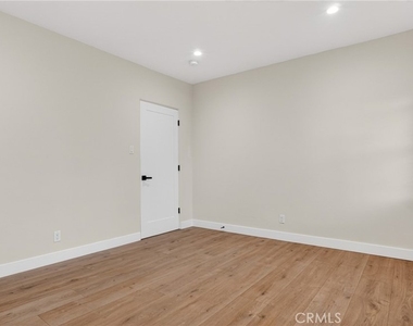 4711 Tyrone - Photo Thumbnail 36