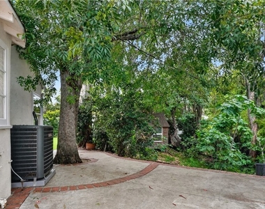4711 Tyrone - Photo Thumbnail 20