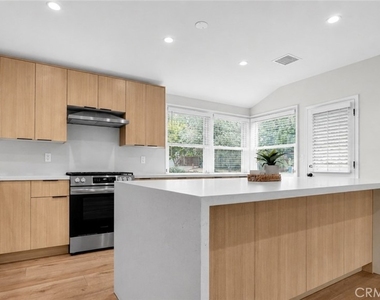 4711 Tyrone - Photo Thumbnail 32