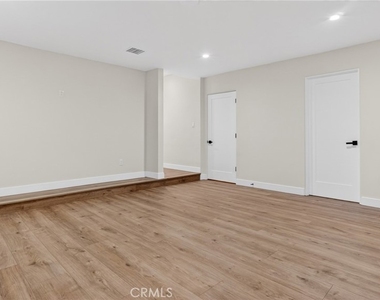 4711 Tyrone - Photo Thumbnail 48