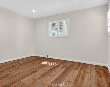 4711 Tyrone - Photo Thumbnail 62