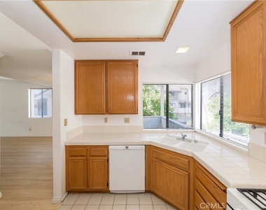 2577 Plaza Del Amo - Photo Thumbnail 11