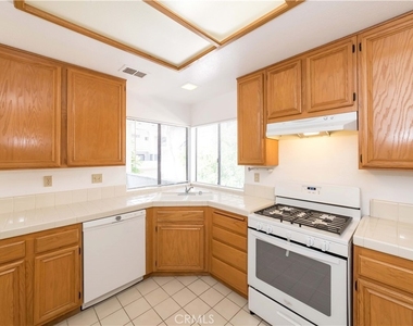 2577 Plaza Del Amo - Photo Thumbnail 10