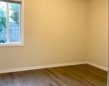 3313 Adriatic Avenue - Photo Thumbnail 8