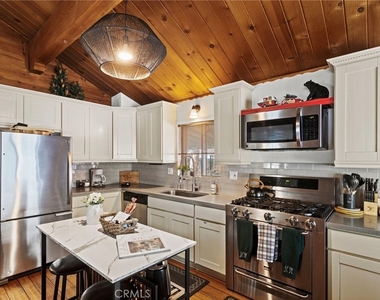 1029 W Aeroplane - Photo Thumbnail 6