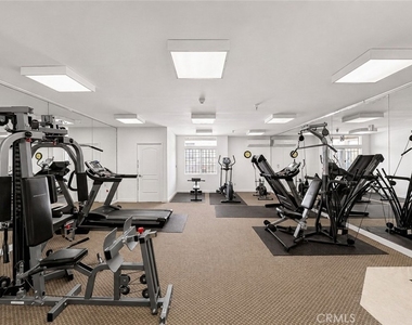 401 N Serrano - Photo Thumbnail 19