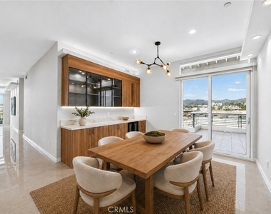 401 N Serrano - Photo Thumbnail 3