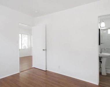 230 N Hollywood Way N - Photo Thumbnail 5