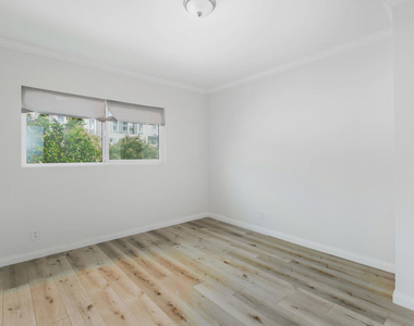 1736 Normandie Avenue - Photo Thumbnail 11