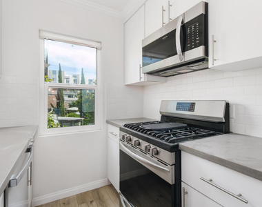 1736 Normandie Avenue - Photo Thumbnail 5