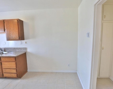 124 S Olive Avenue - Photo Thumbnail 5