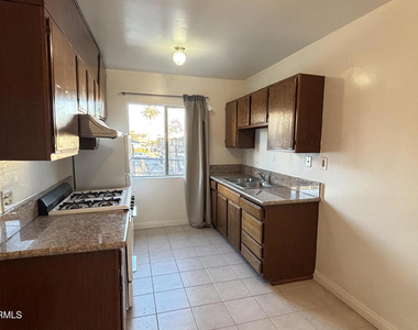 124 S Olive Avenue - Photo Thumbnail 3