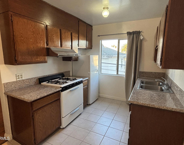 124 S Olive Avenue - Photo Thumbnail 4