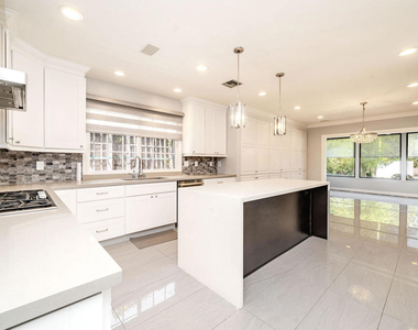 4330 Bel Aire Drive - Photo Thumbnail 12