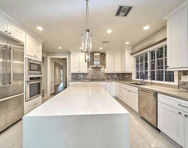 4330 Bel Aire Drive - Photo Thumbnail 10
